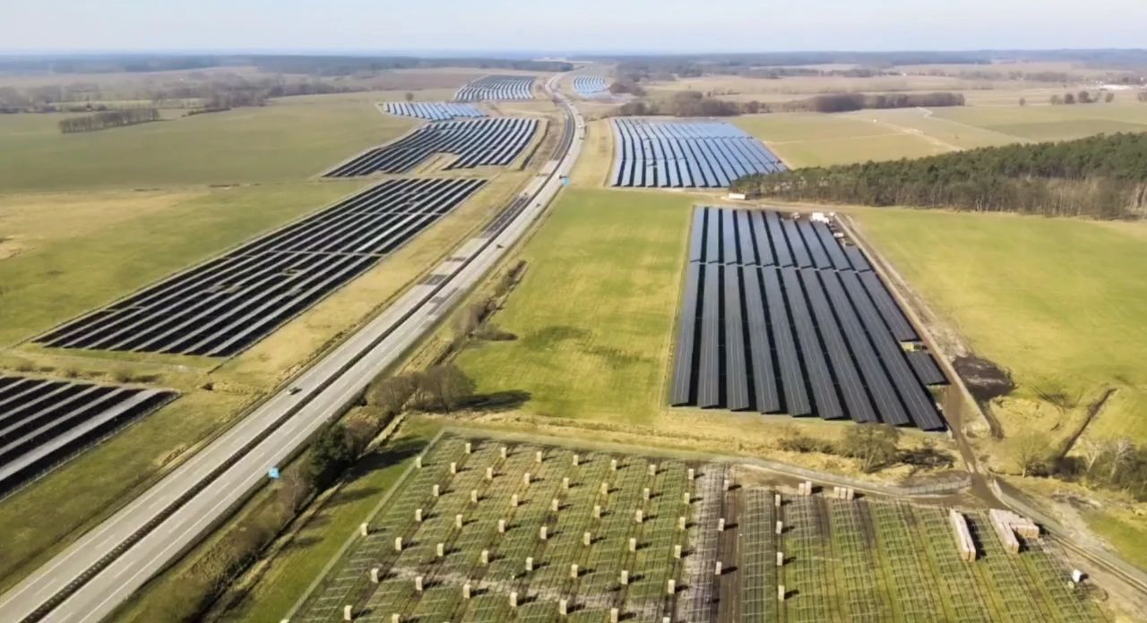 btt博天堂光伏70MW异质结组件闪灼欧洲，，，，，，，，全球化战略迈入新纪元